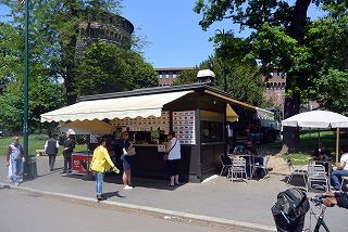 カイローリ広場　昼食