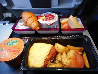 カタール航空QR812便 機内食