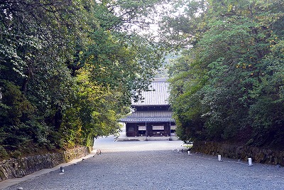 泉涌寺 降り参道と仏殿