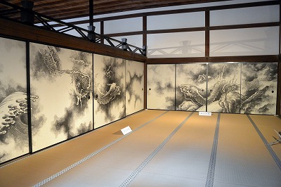 龍安寺の雲龍図襖絵