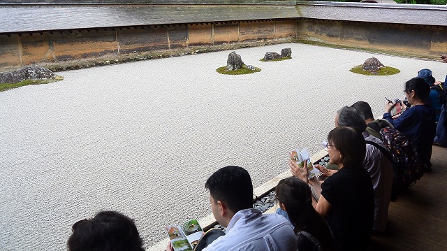 龍安寺の枯山水庭園