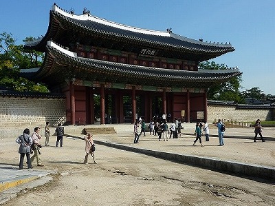 教化門（トンファムン）