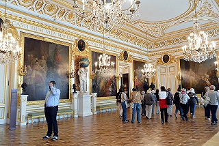 ワルシャワ　旧王宮と博物館