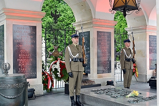 ワルシャワ　無名戦士の墓